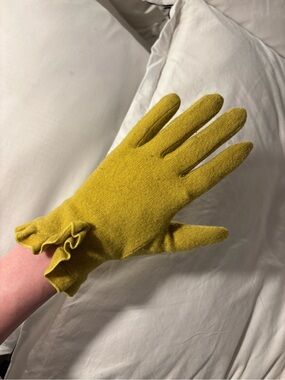 Women's Ruffle Cuff Knit Gloves - Mustard Yellow